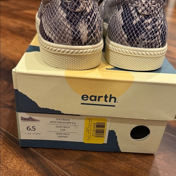 Brand New 6.5 Earth Snakeskin Slip-On Sneakers - Picture 4 of 8